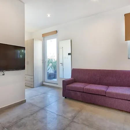 Penthouse, Close To Clubs/schools W/wifi *