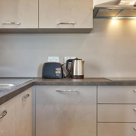 Penthouse, Close To Clubs/schools W/wifi * San Ġiljan
