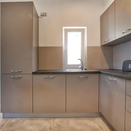 Penthouse, Close To Clubs/schools W/wifi San Ġiljan