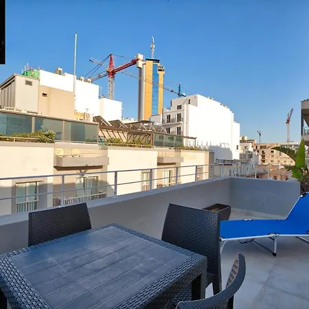 Apartment Penthouse, Close To Clubs/schools W/wifi San Ġiljan