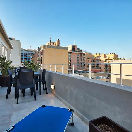 Penthouse, Close To Clubs/schools W/wifi San Ġiljan