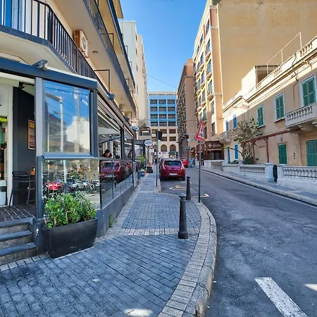 Penthouse, Close To Clubs/schools W/wifi * San Ġiljan